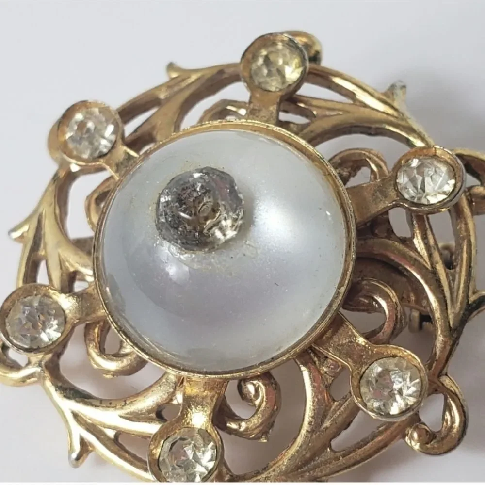 VINTAGE JELLY BELLY Goldtone Brass & Rhinestone Pin Brooch